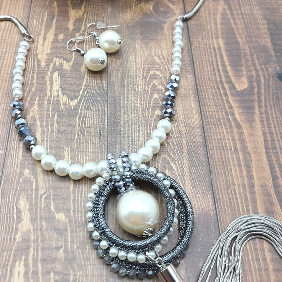 Pearl Beaded Tassel Necklace Set - Picture 2 of 2